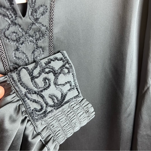 Chico’s Satin Chenille Smocked Blouse Gray Chico’s Size 4 - Picture 10 of 16